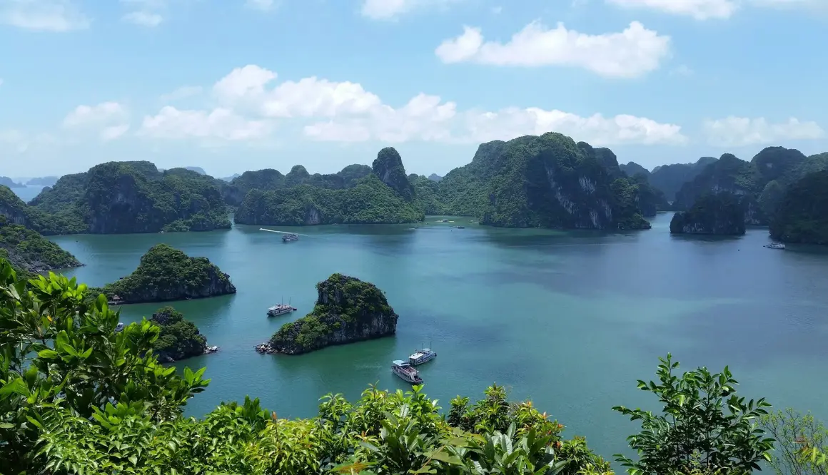 Pacote 12 dias Tailândia + Vietnã: viagem inesquecível pelos templos, praias e culturas vibrantes do Sudeste Asiático.