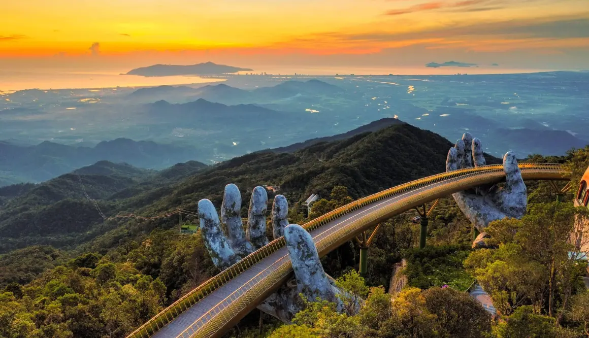 Golden Bridge Vietnã ao pôr do sol – Da Nang