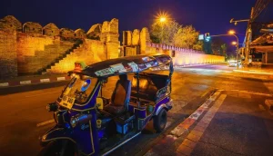 Tuk Tuk Night Tour em Bangkok - Viva a Noite da Tailândia com Estilo