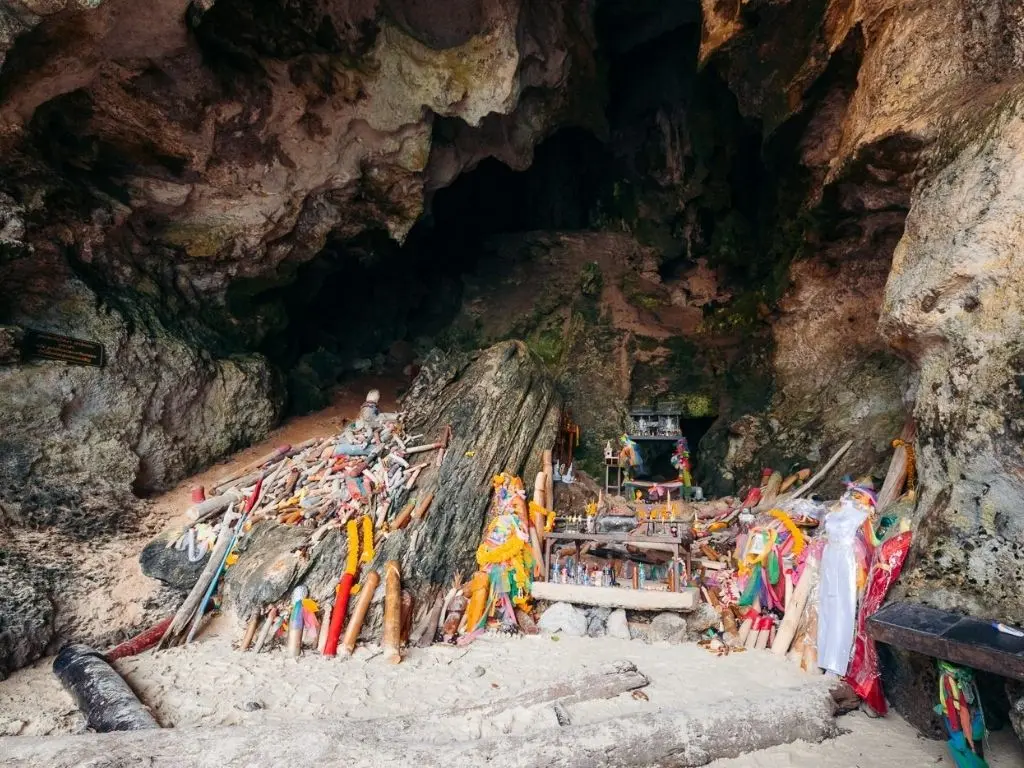 Templo da fertilidade, Phra Nang Beach, ou Caverna da Princesa em Krabi