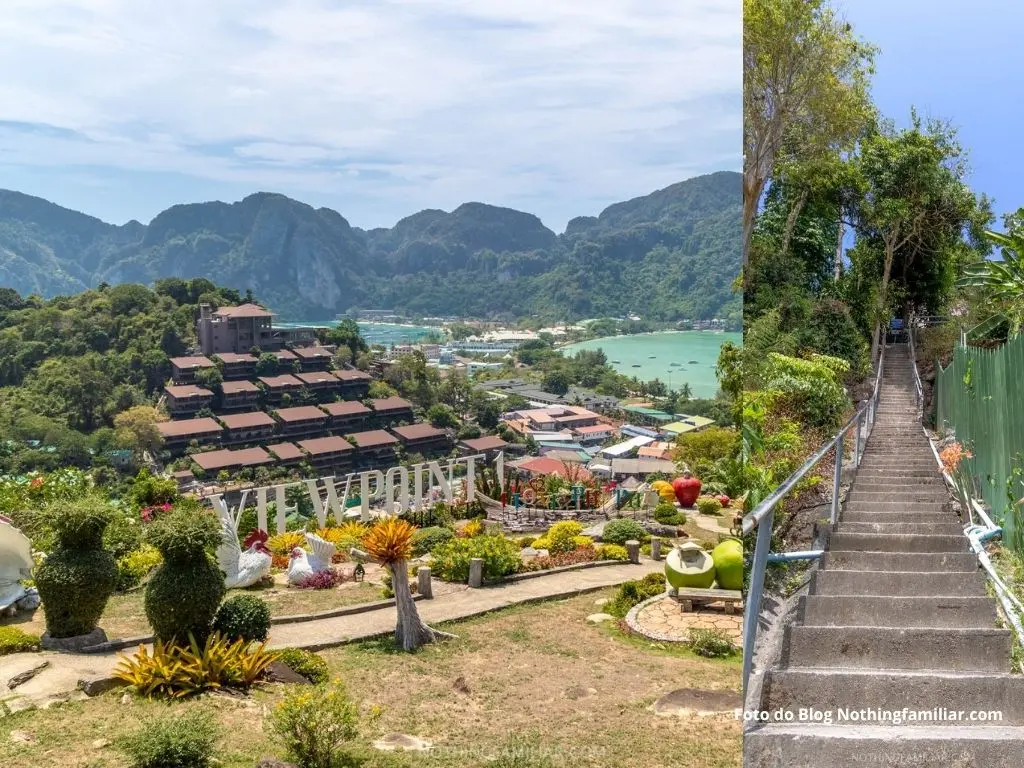 O que fazer em Phi Phi: subida até o Viewpoint 1 com escadaria. Passeios em Phi Phi.