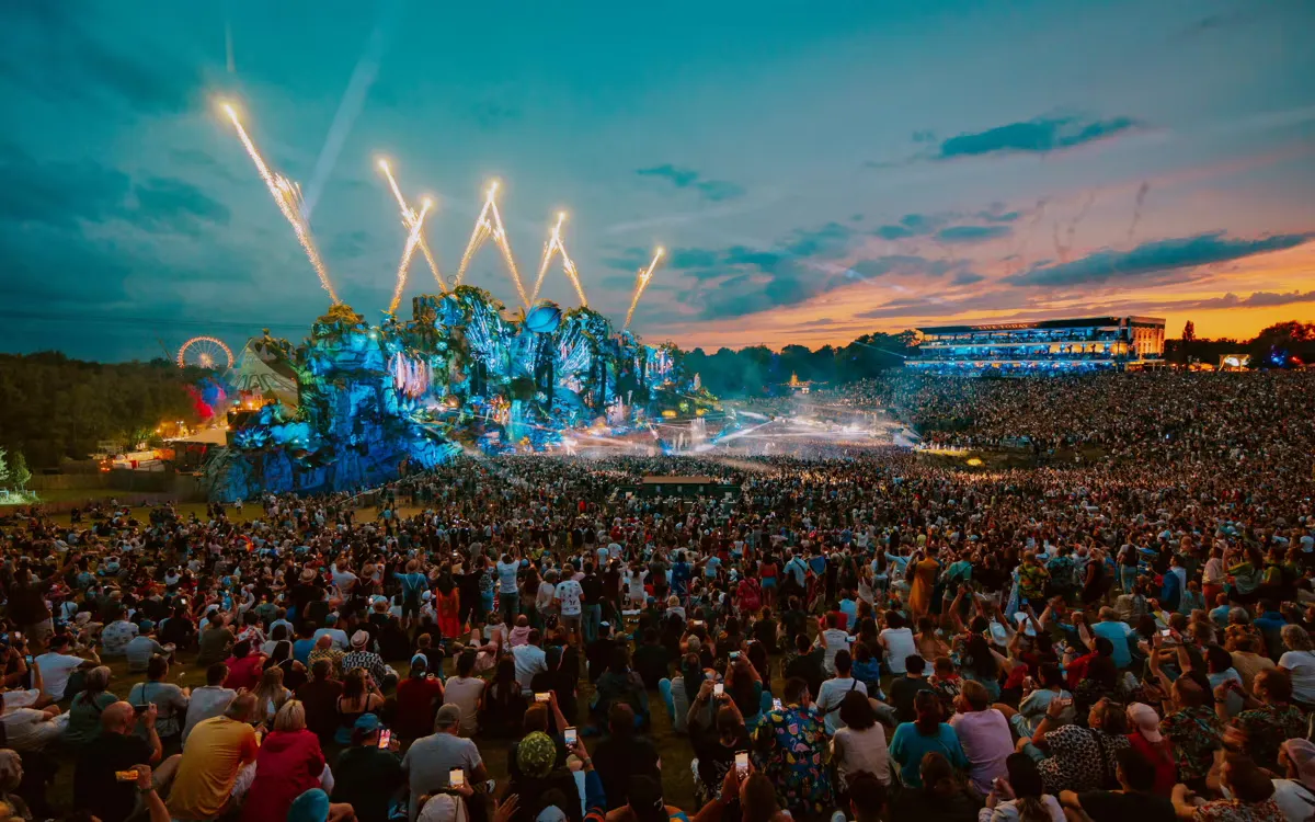 Ilustração Tomorrowland na Tailândia em 2026: Sua chance de viajar com Pacotes Exclusivos para brasileiros
