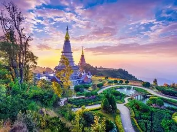 Explora Doi Inthanon en un tour de 1 día con senderos, cascada, arrozales y tribu Karen, saliendo desde Chiang Mai.