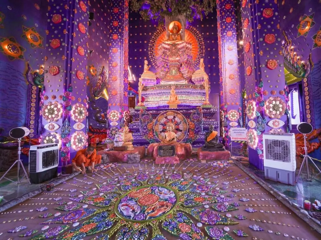Circuito 3 días desde Bangkok: mercados, Río Kwai, cascadas de Erawan y templos de Ayutthaya con guía en español.