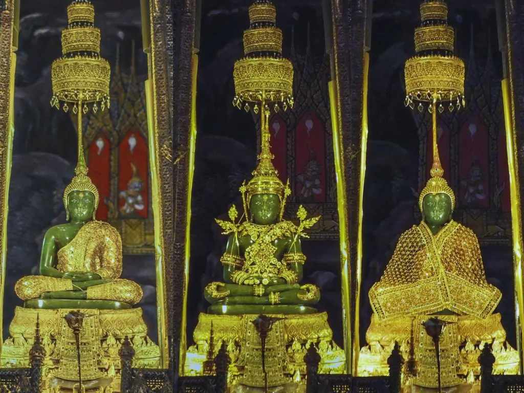 Ilustração O ritual centenário que só o Rei pode realizar no Buda mais importante da Tailândia