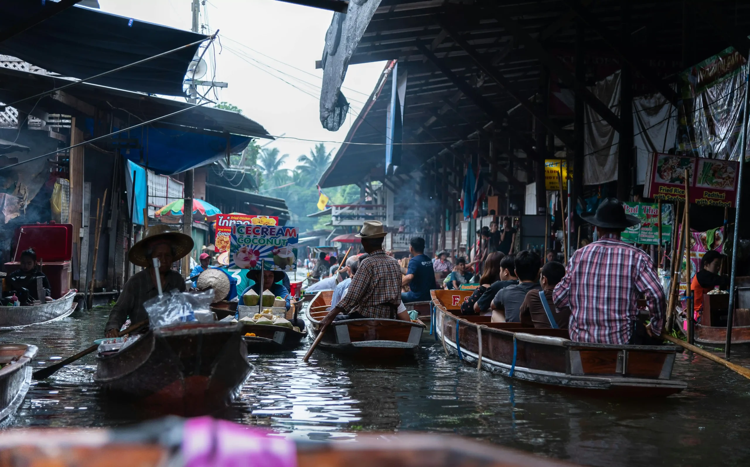 Ilustração Mercado Flutuante Bangkok: história, preços e como visitar em 2026